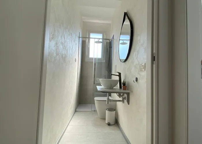 Zona Ospedali - Luminoso E Nuovo, Posto Auto - Casa Perin