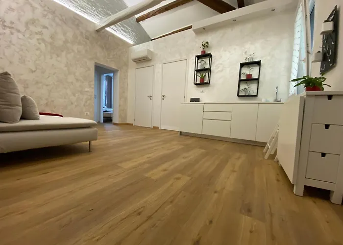 Zona Ospedali - Luminoso E Nuovo, Posto Auto - Casa Perin